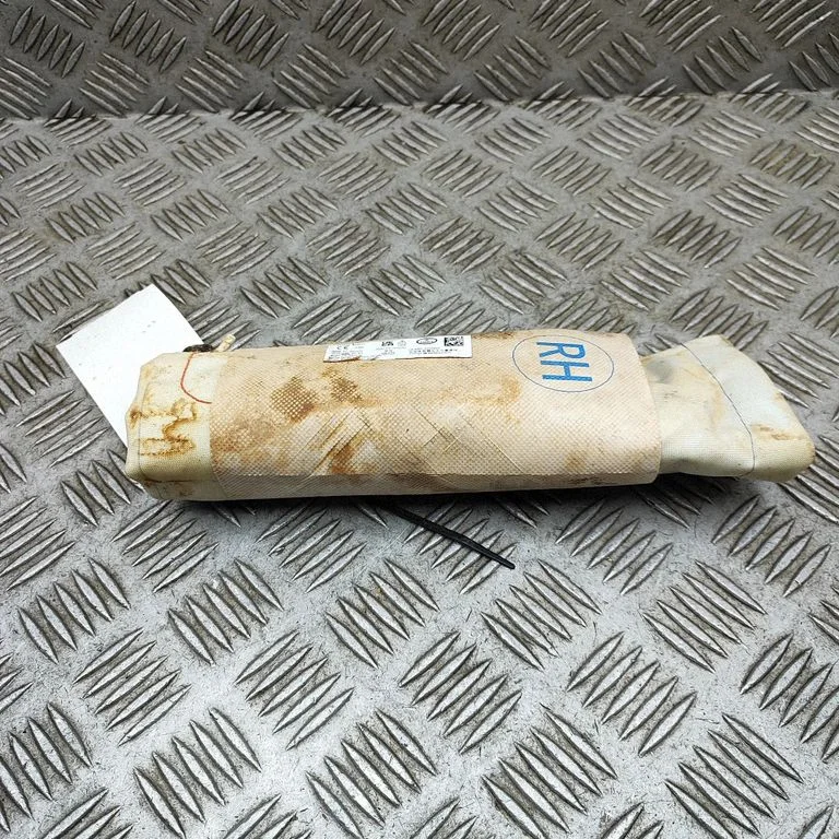Front door airbag SA3HKU5820400