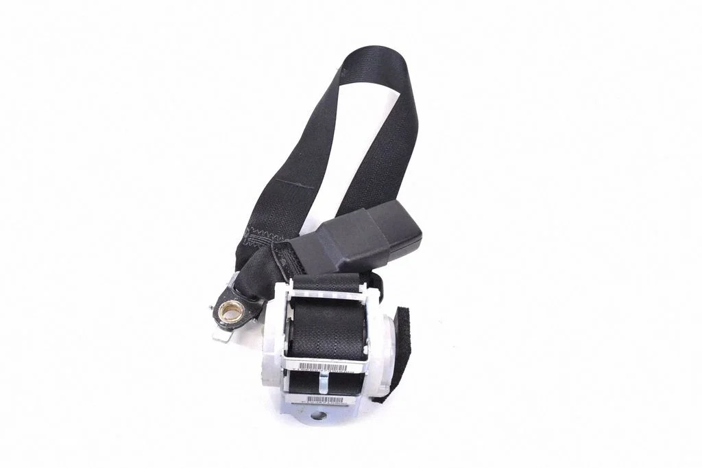 Middle seatbelt (rear) – Chrysler 300C (2011-)