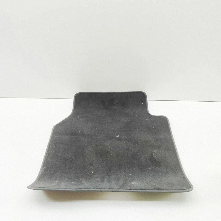 Aizmugurējais paklājiņš 14C863011