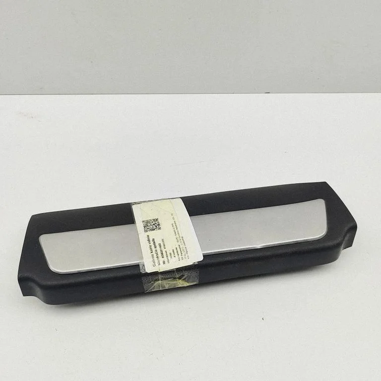 Aizmugurējā sliekšņa apdare (iekšējā) 898116356Y