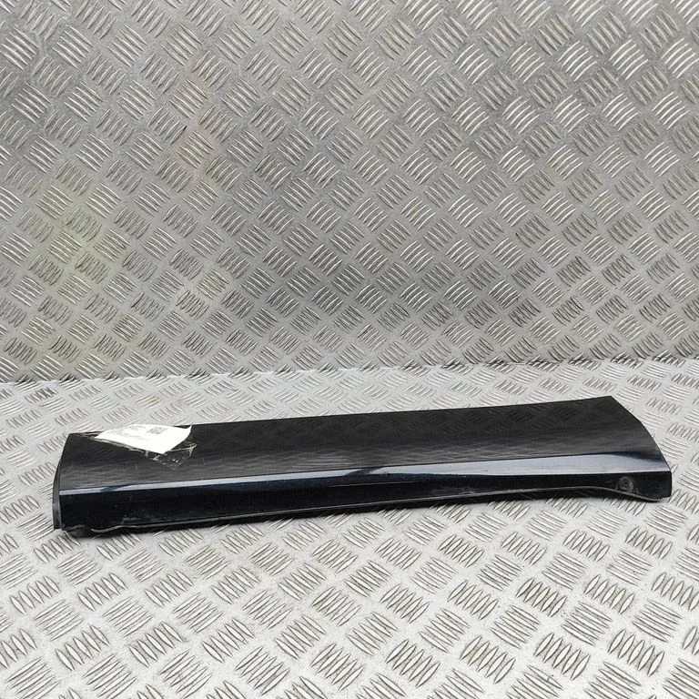 Aizmugurējā sliekšņa apdare (iekšējā) 828213826RA