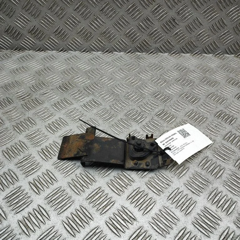 Engine bonnet (hood) release handle 8W6823529