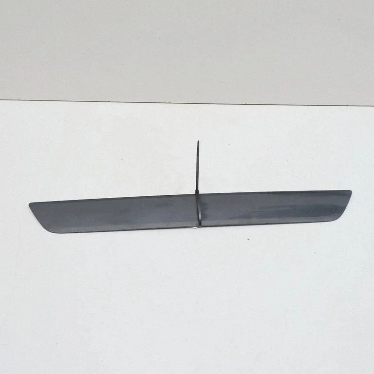 Esilävise kate (sisemine) – Tesla Model Y (2020-)