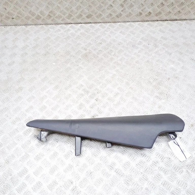 Sānu apdare pie aizmugurējā sēdekļa (apakšā) 80A885703BC