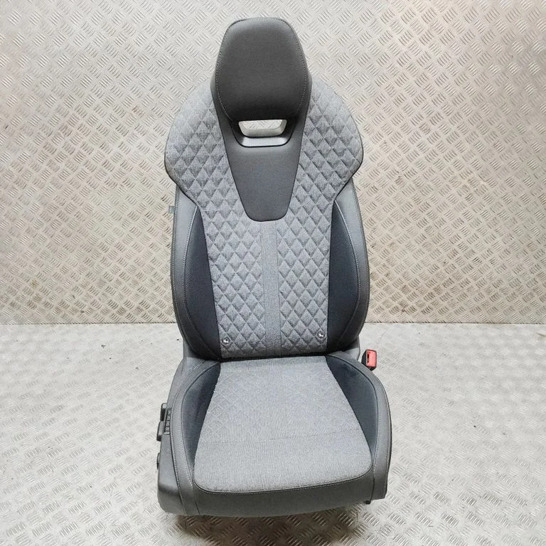 Priekšējais pasažiera sēdeklis 4K0881106K