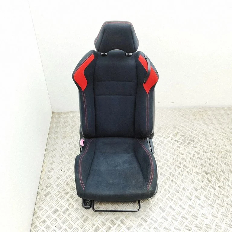Priekšējais vadītāja sēdeklis SU00304393
