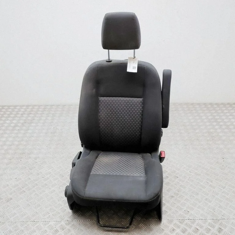 Eesmine kõrvalistuja iste BK2161714CM