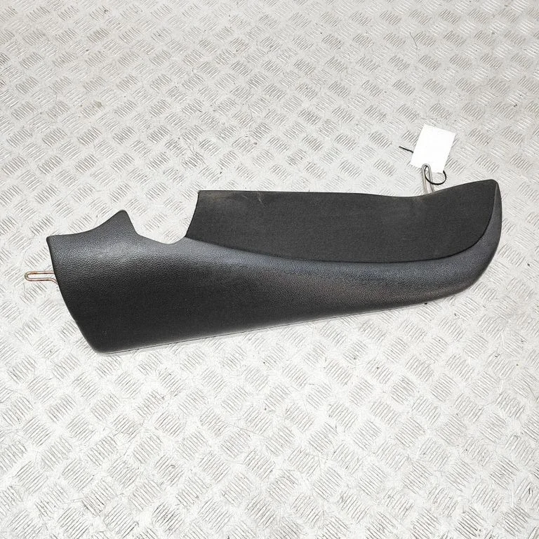 Sānu apdare pie aizmugurējā sēdekļa (apakšā) A2959205200