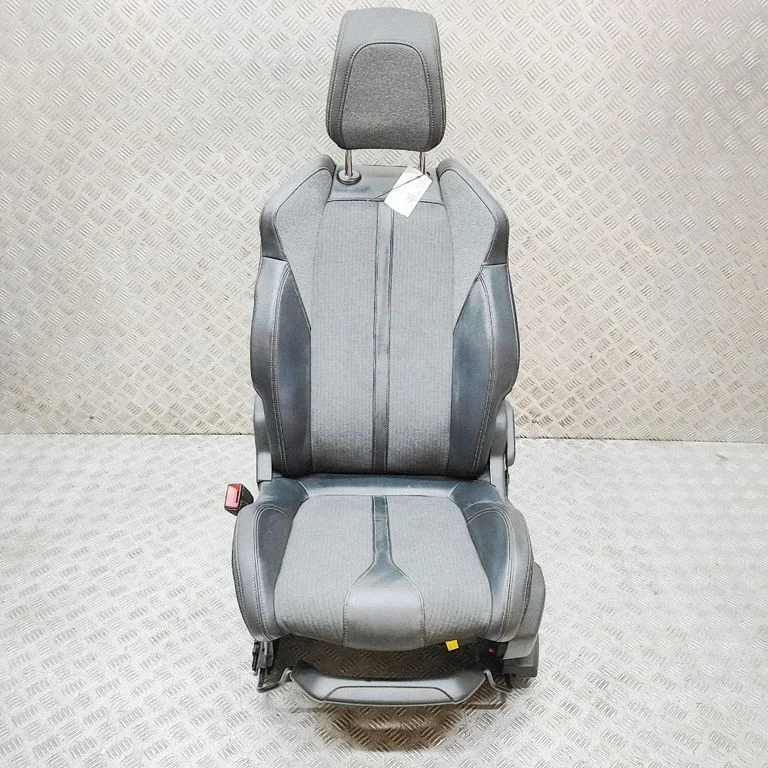 Priekšējais vadītāja sēdeklis 9810007980