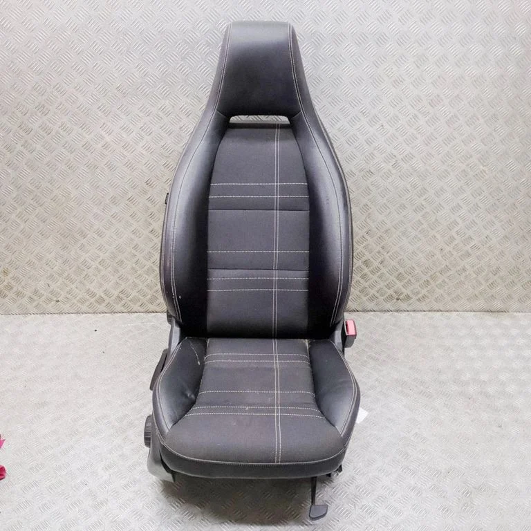 Priekšējais vadītāja sēdeklis A0009101700