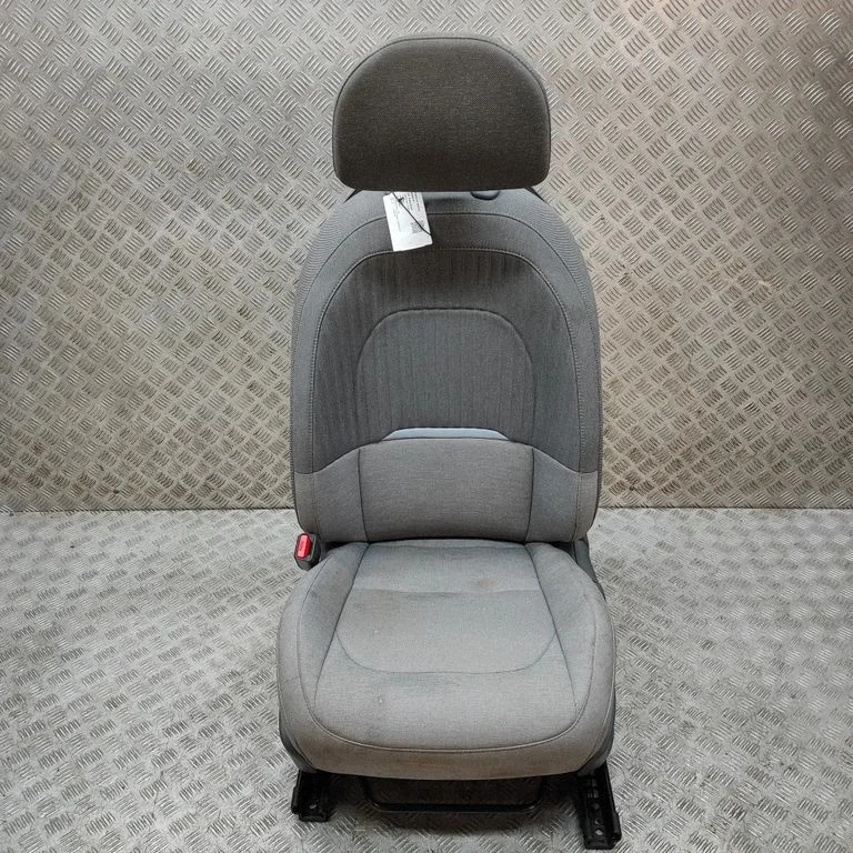 Esimene juhiiste 88100EV300 – KIA EV3 (2024-)