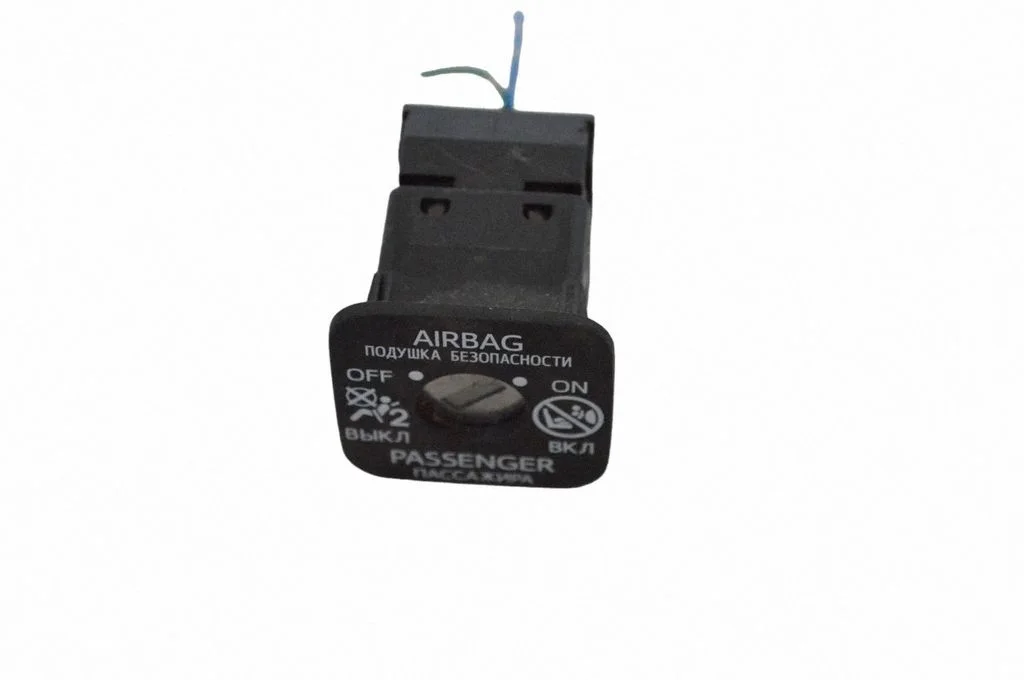 Passenger airbag on/off switch