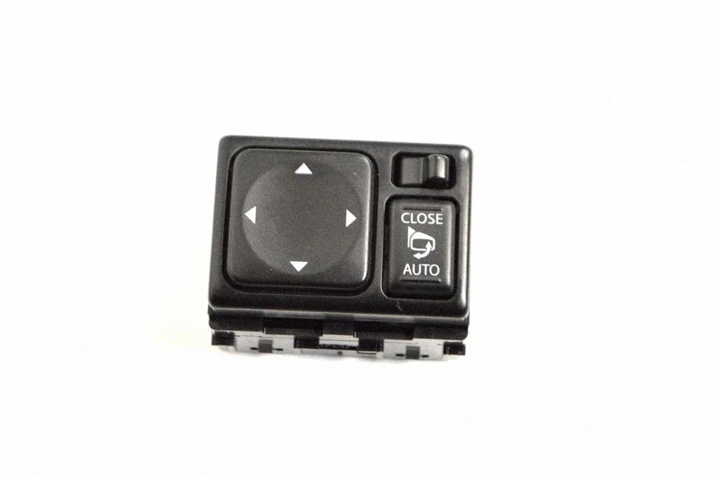 Wing mirror switch 8207K1