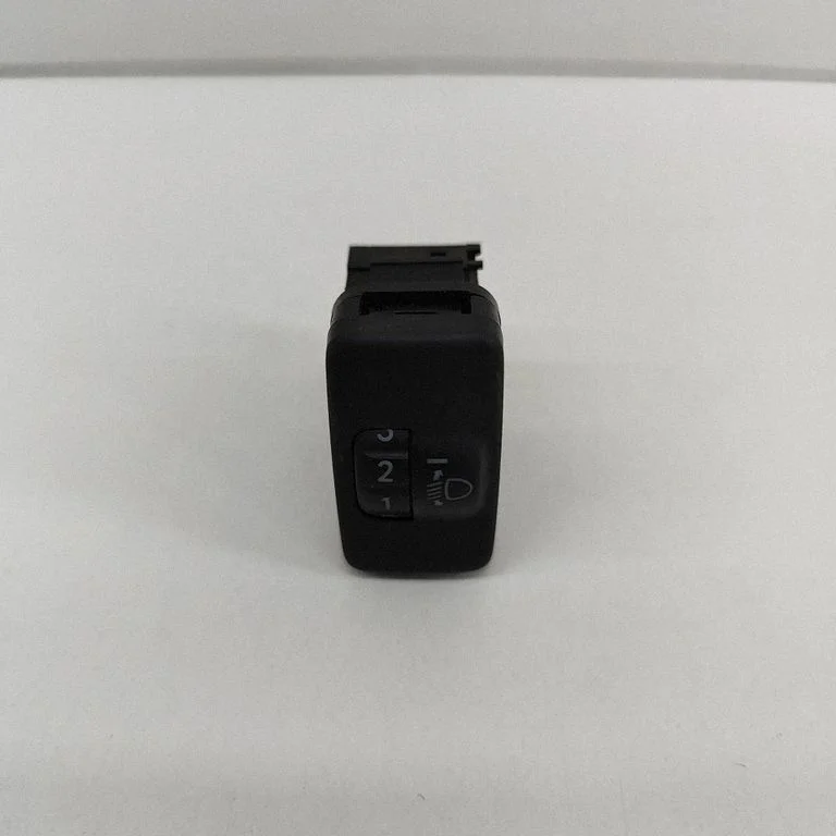 Headlight level height control switch – Toyota Hilux (AN10, AN20, AN30) (2011-2015)