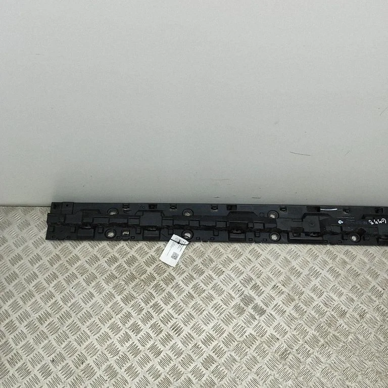 Sill supporting ledge 867514B
