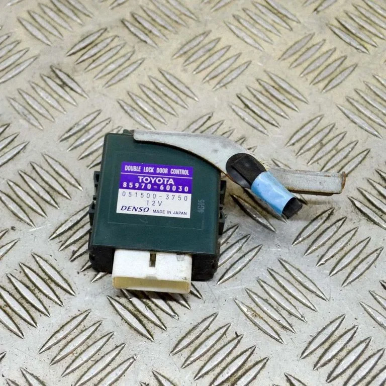 Door central lock control unit/module – Toyota Land Cruiser (J120) (2002-2009)