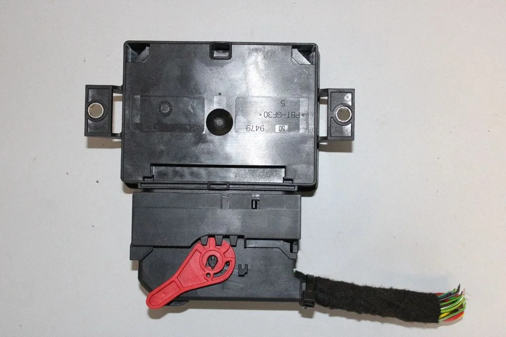 Rear brake EMF control unit/module – Mercedes-Benz A-Class W176 (2012-2018)