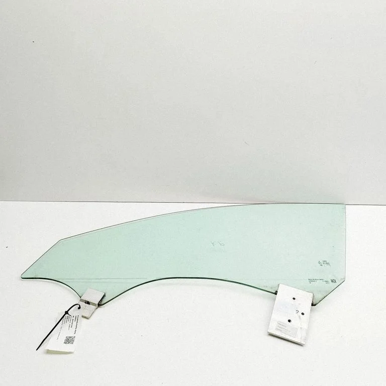 Front door window glass four-door 43R000313