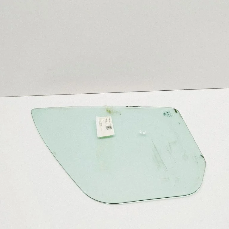 Szyba trójkątna drzwi przednich (4-drzwiowe) 43R00098