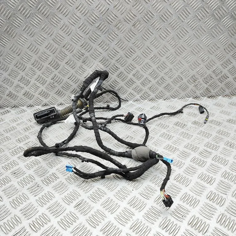 Priekšējo durvju vadu instalācija 5A1F0F9
