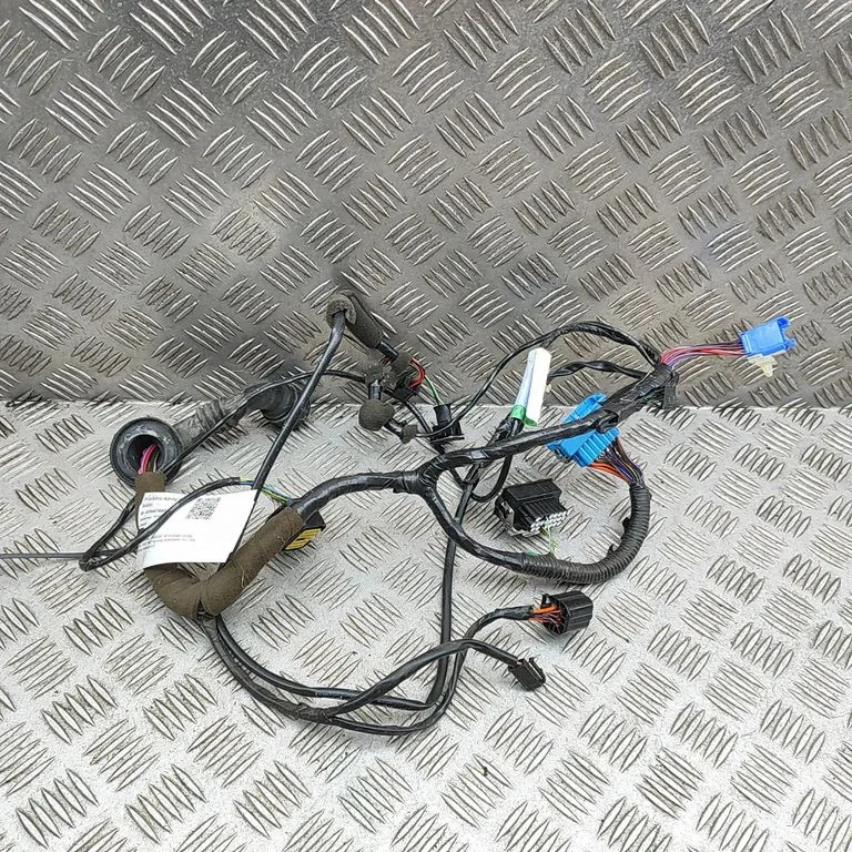 Priekšējo durvju vadu instalācija LJB3190DD