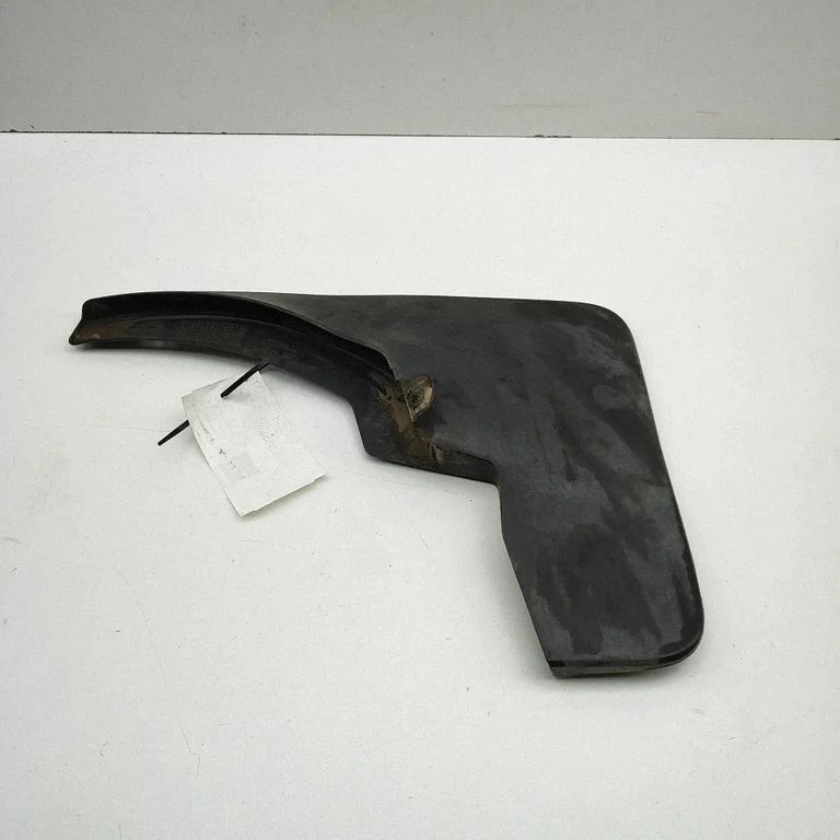 Priekšējais dubļusargs 638504JB0A