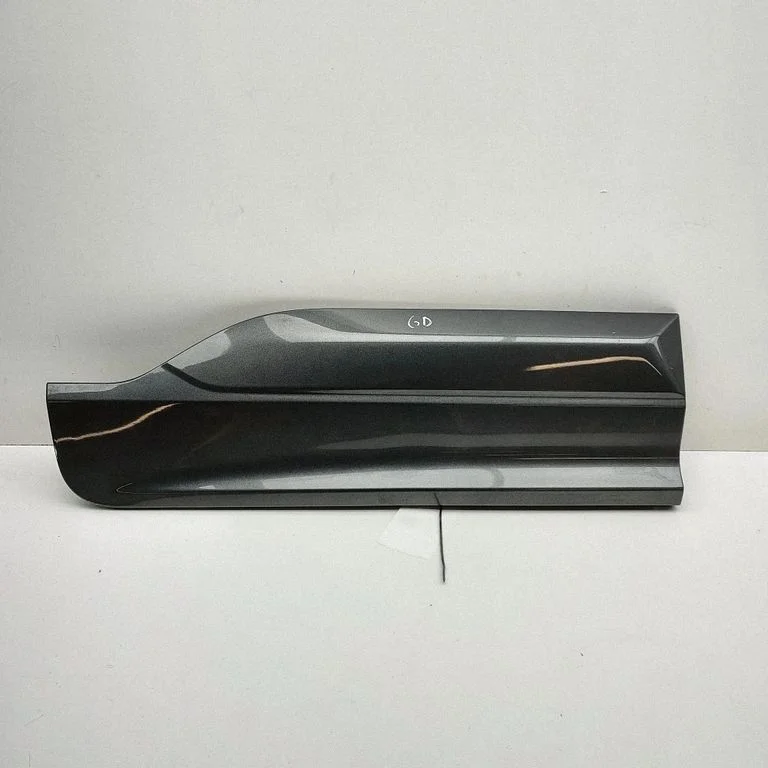 Aizmugurējo durvju apdare (molings) LV4BS25334CA