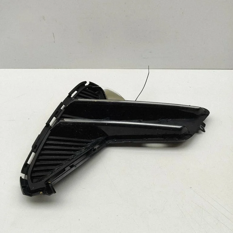Atrapa przednia (grill) SA3HKU2803114