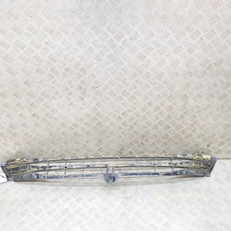 Atrapa przednia (grill) SA3HK2803713
