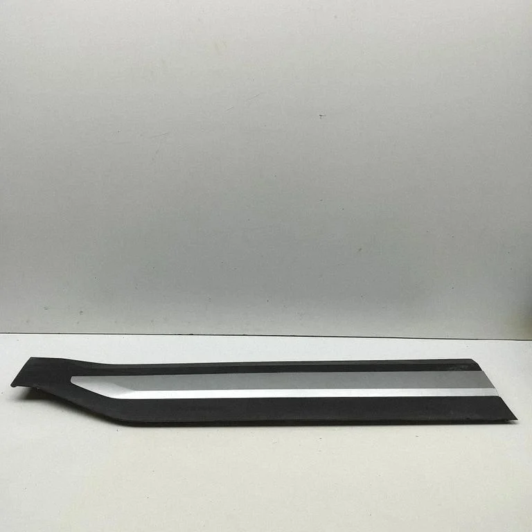 Esiukse liist (mold) 87724EV000 – KIA EV3 (2024-)