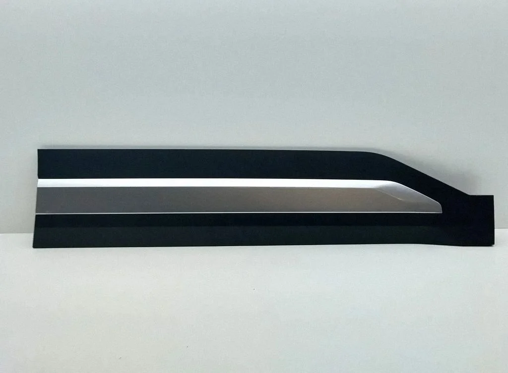 Esiukse liist (mold) 87724EV000 – KIA EV3 (2024-)