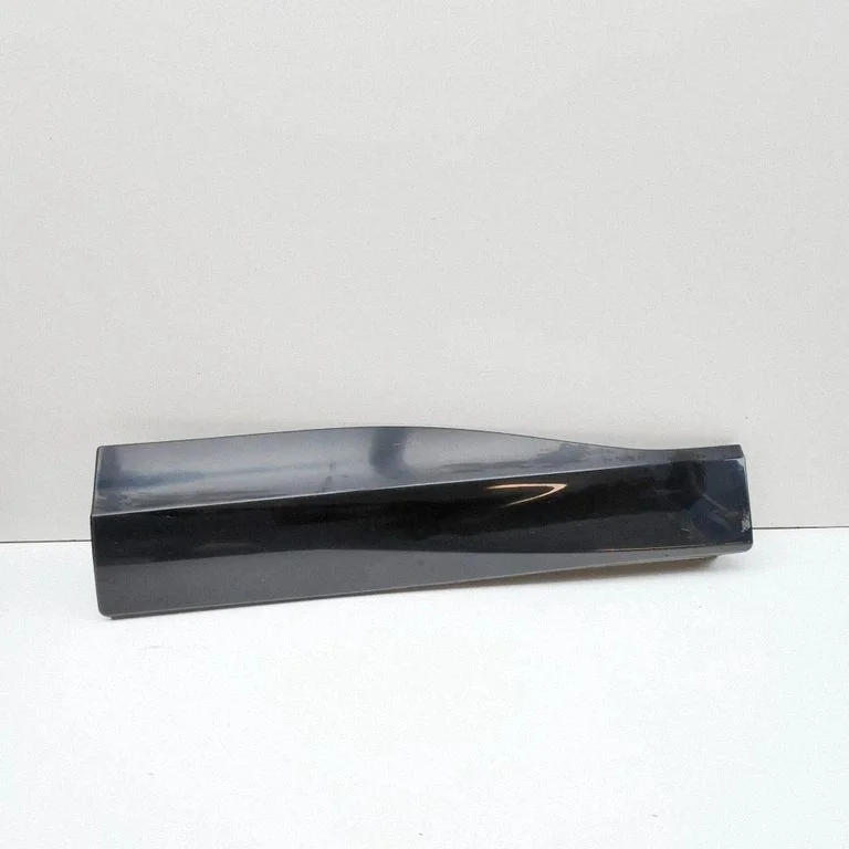 Rear door trim (molding) LJ8BR25335DA