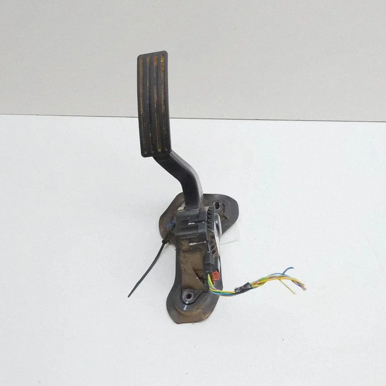 Accelerator throttle pedal – Ford Ranger (2012-2018)