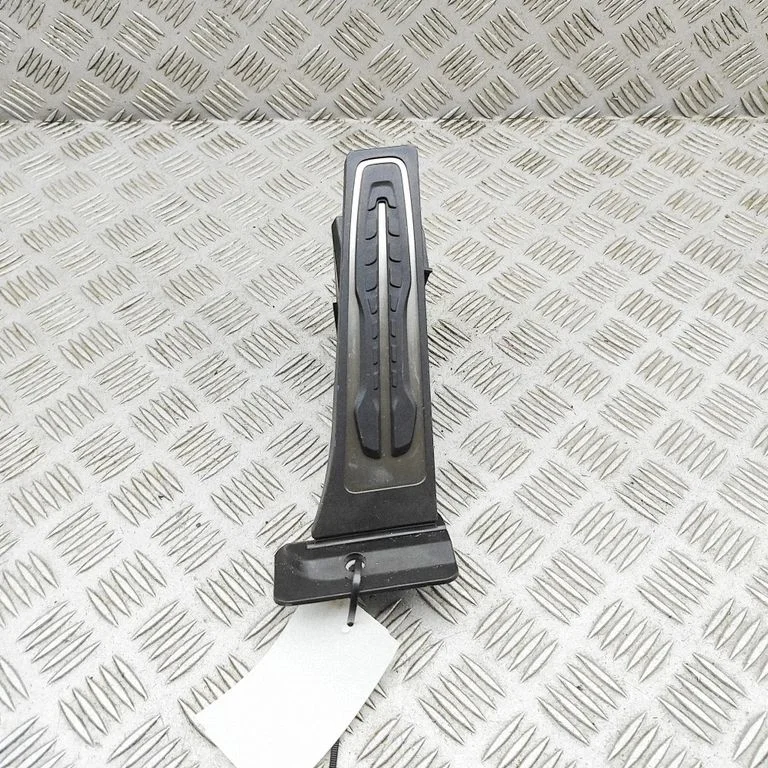 Accelerator throttle pedal 6889820