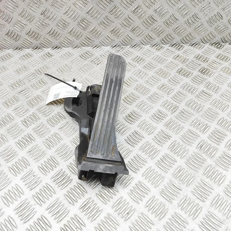Akseleratora pedālis 6PV00874631