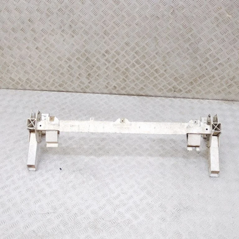Radiatoru paneļa kronšteins A2466200830