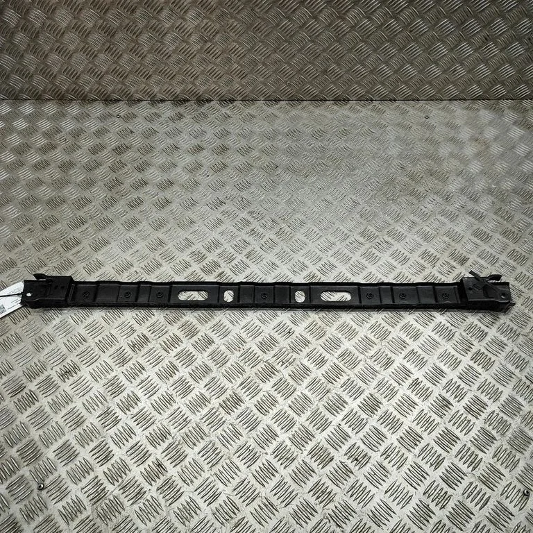 Radiatoru paneļa kronšteins 6608018764