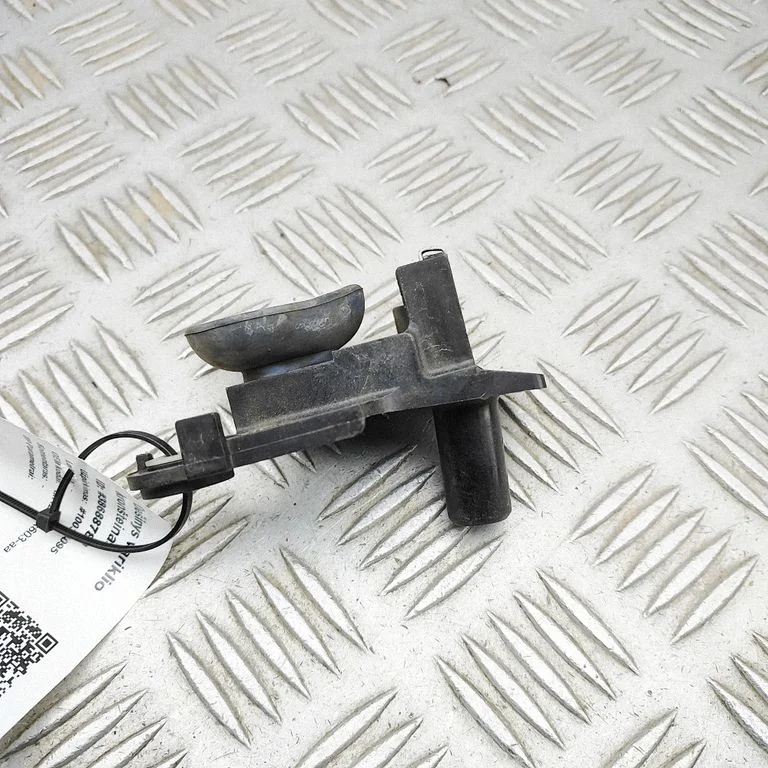 Radiatoru paneļa kronšteins GX738K007FF