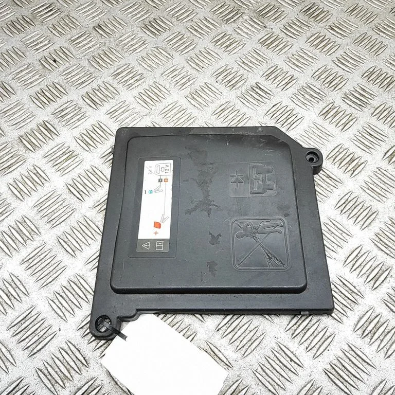 Fuse box cover 9842358580