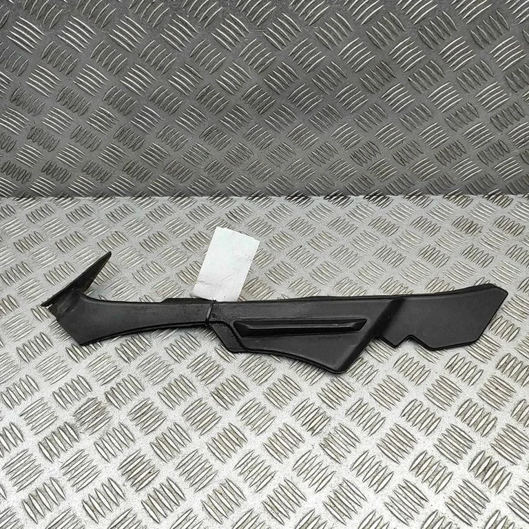 Priekšējā luktura apdare 4G8805285D