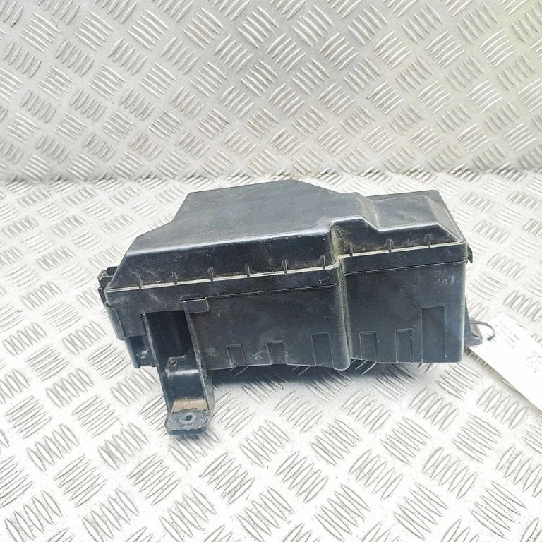 Skrzynka bezpieczników (komplet) 8981667510