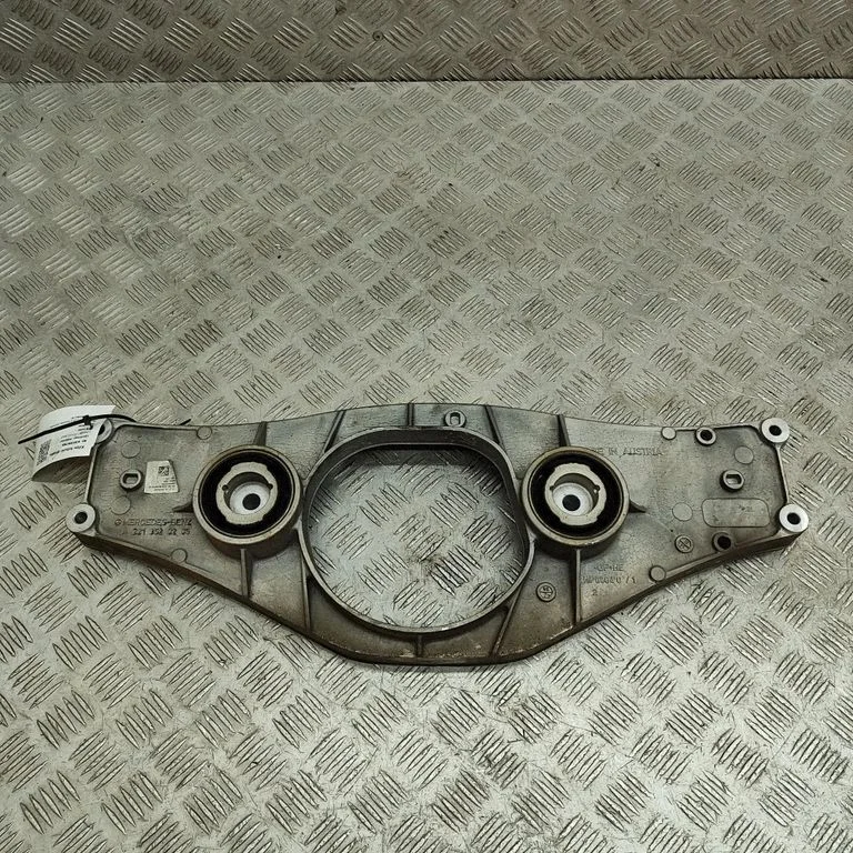 Rear differential/diff mount bracket A2213520206