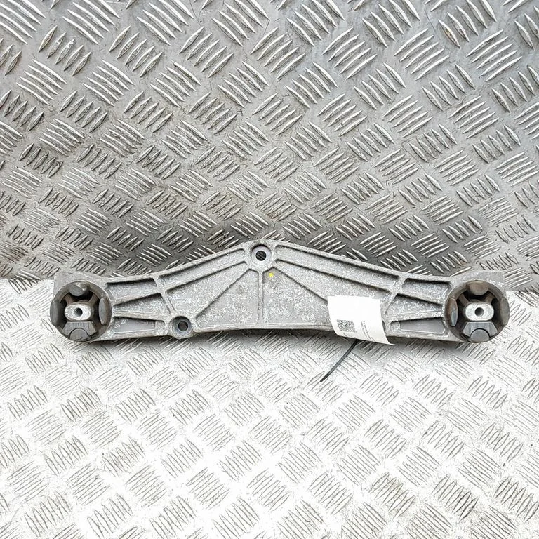 Rear differential/diff mount bracket 3W0599285