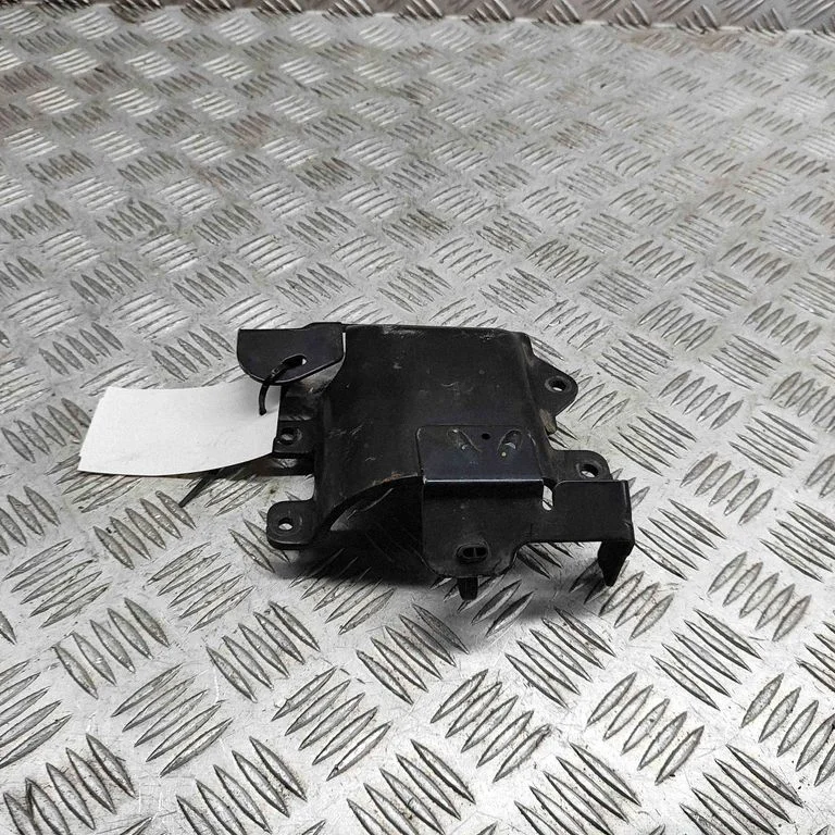 Fuel filter bracket/mount holder LR003625