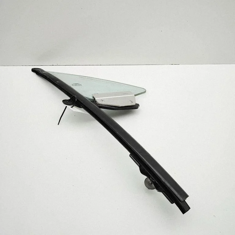 Front vent window/glass (coupe) 3W0837412F