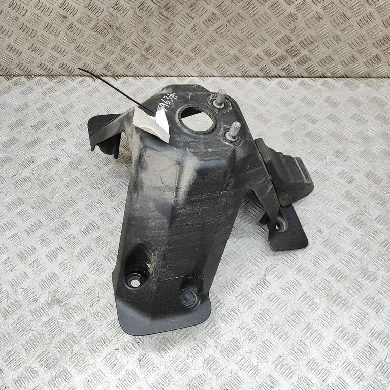 Varuratta kinnitusklamber L8B2470K02AD