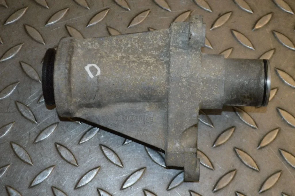 Driveshaft support bearing bracket – Land Rover Range Rover Evoque L551 (2018-)