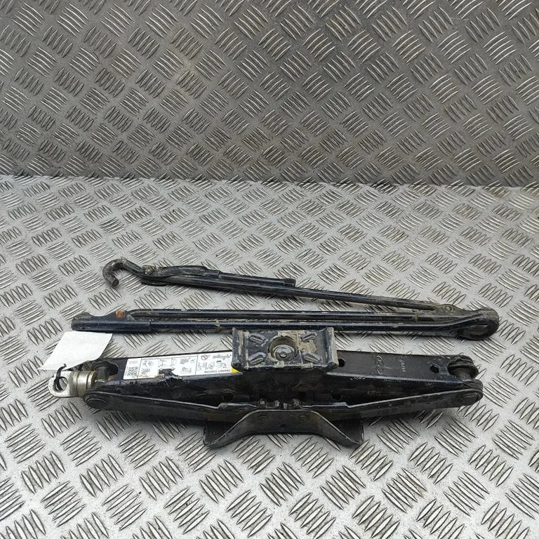 Domkrats BK3117108AA