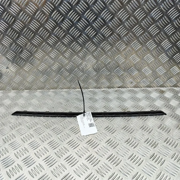Rear bumper trim bar molding 8V3807833B