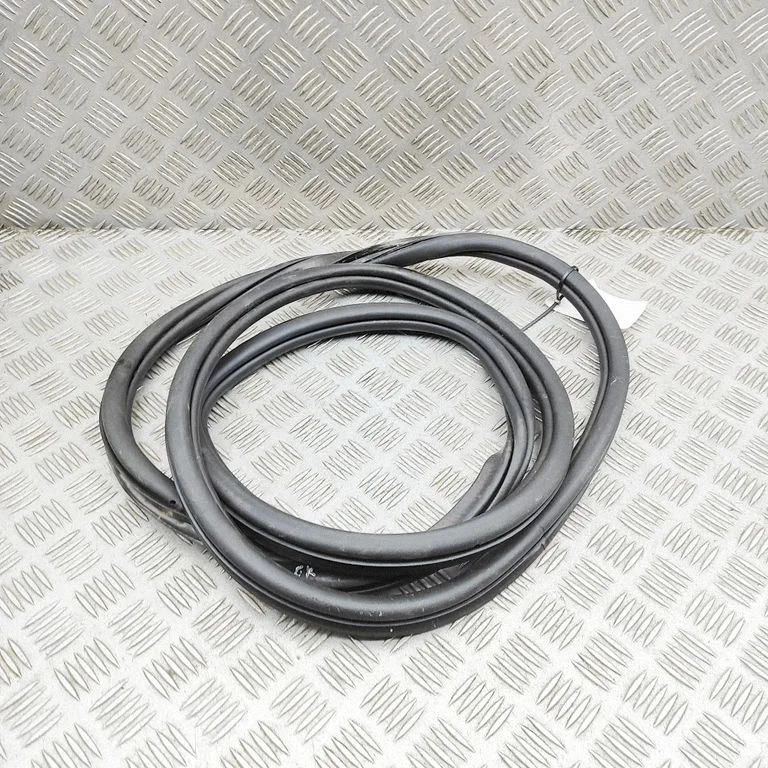 Rubber seal rear door 5H9867913